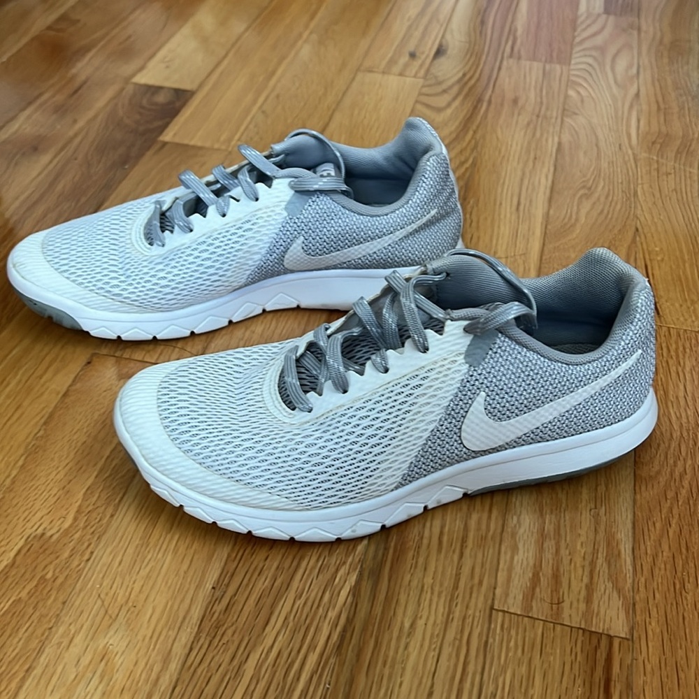 Nike Flex Experience white. Size 7